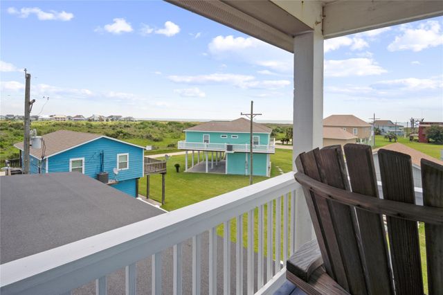 892 Melody Lane, Crystal Beach, TX 77650