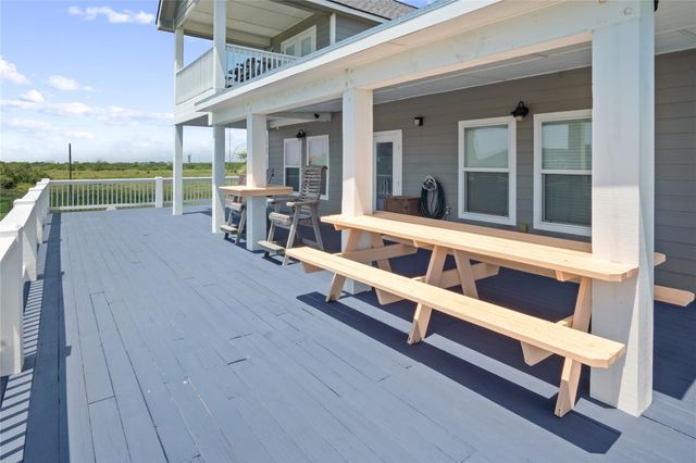 892 Melody Lane, Crystal Beach, TX 77650