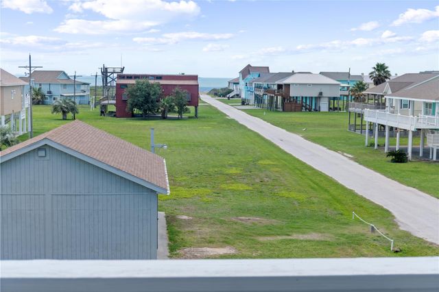 892 Melody Lane, Crystal Beach, TX 77650