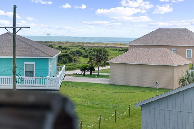 892 Melody Lane, Crystal Beach, TX 77650