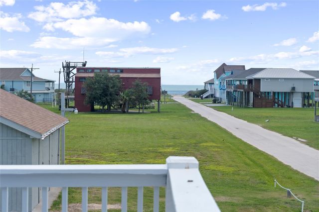 892 Melody Lane, Crystal Beach, TX 77650