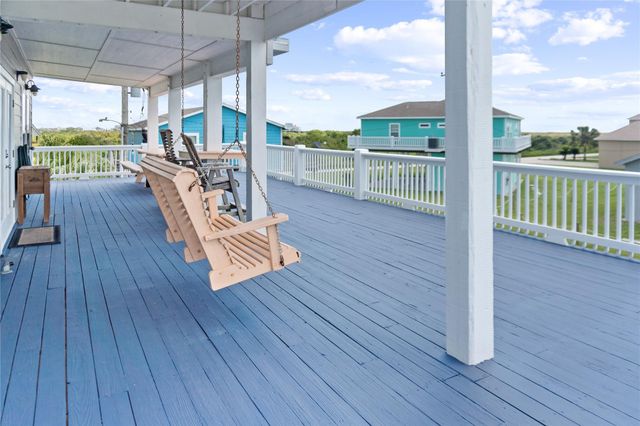 892 Melody Lane, Crystal Beach, TX 77650