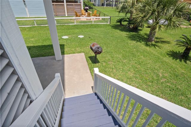 892 Melody Lane, Crystal Beach, TX 77650