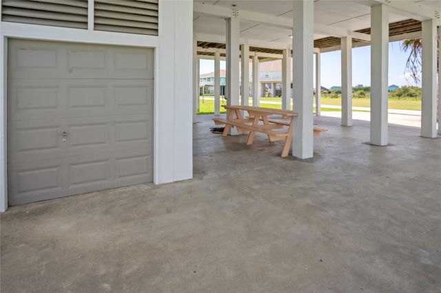 892 Melody Lane, Crystal Beach, TX 77650