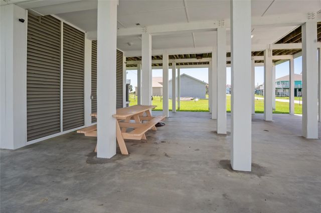 892 Melody Lane, Crystal Beach, TX 77650