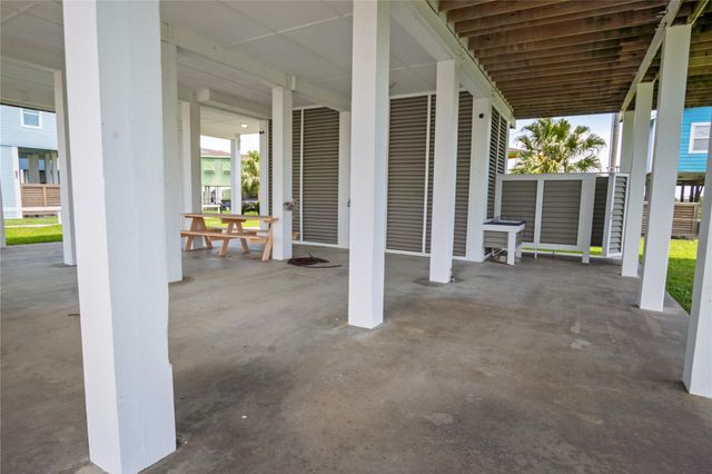 892 Melody Lane, Crystal Beach, TX 77650
