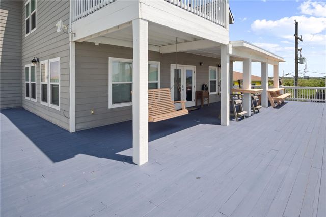 892 Melody Lane, Crystal Beach, TX 77650