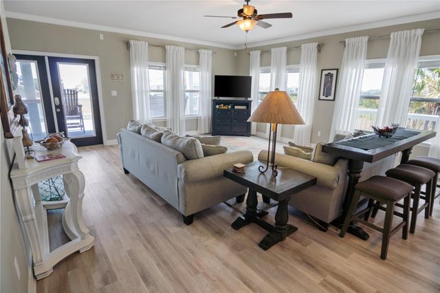892 Melody Lane, Crystal Beach, TX 77650