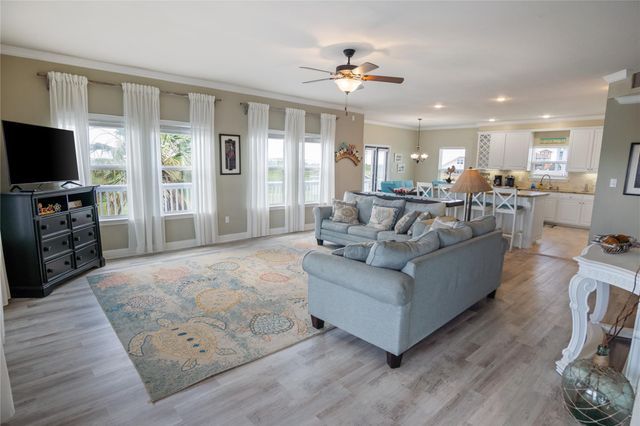 892 Melody Lane, Crystal Beach, TX 77650