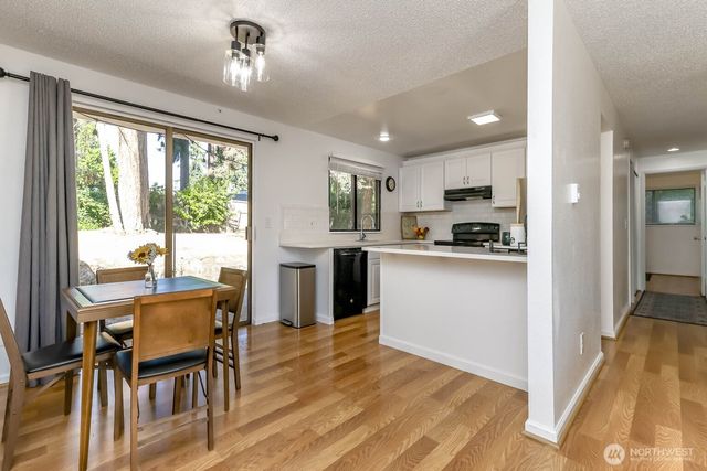 30303 6th Avenue SW, Federal Way, WA 98023