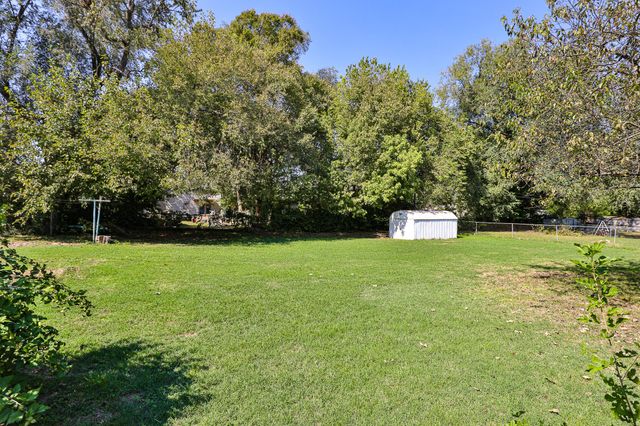 2441 N Prospect Avenue, Springfield, MO 65803