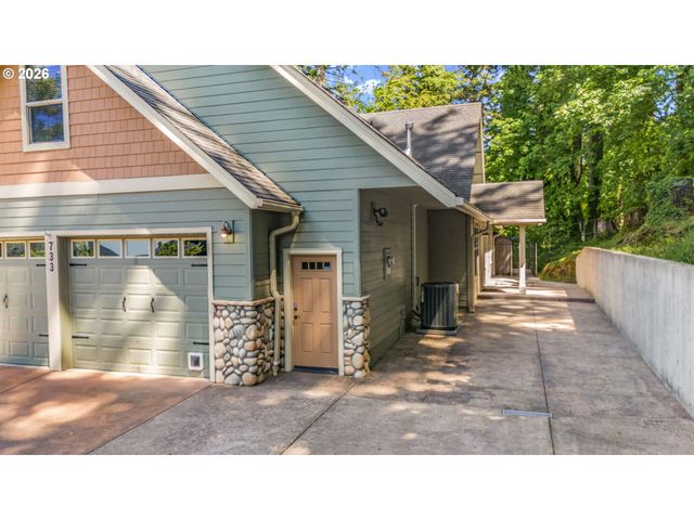 733 QUEENS Ave, Creswell, OR 97426