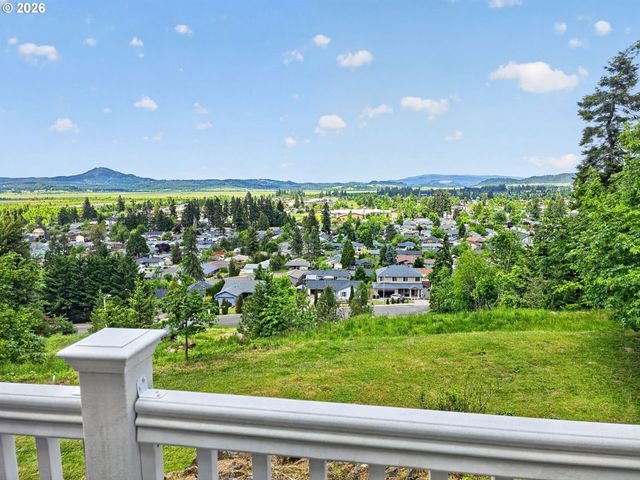 733 QUEENS Ave, Creswell, OR 97426