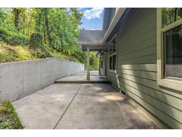 733 QUEENS Ave, Creswell, OR 97426