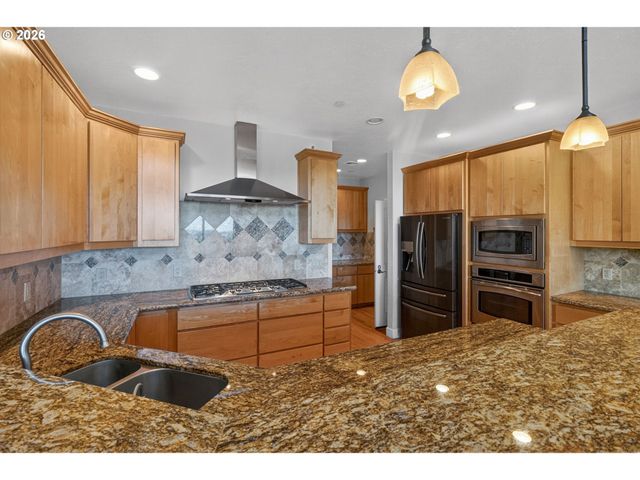733 QUEENS Ave, Creswell, OR 97426