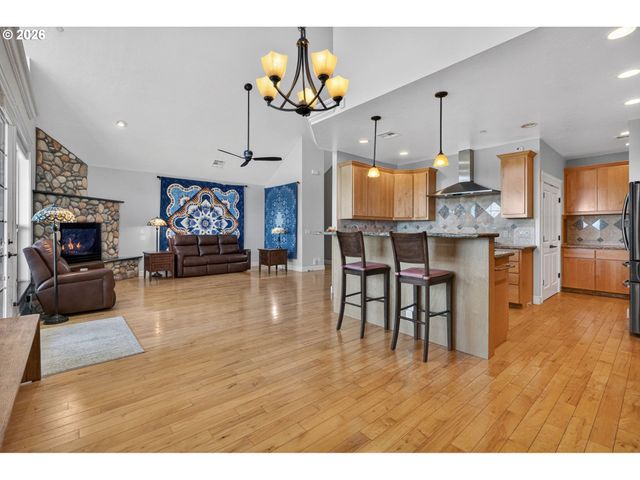 733 QUEENS Ave, Creswell, OR 97426