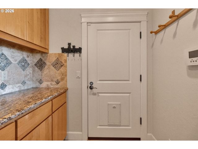 733 QUEENS Ave, Creswell, OR 97426