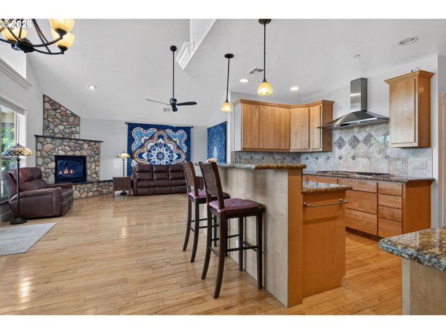 733 QUEENS Ave, Creswell, OR 97426