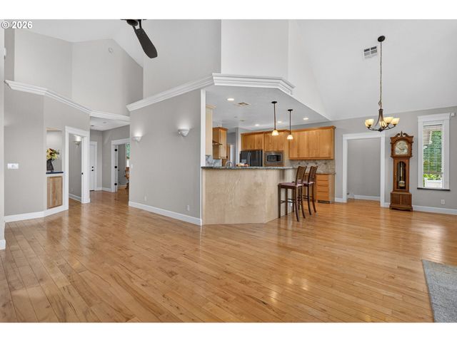 733 QUEENS Ave, Creswell, OR 97426