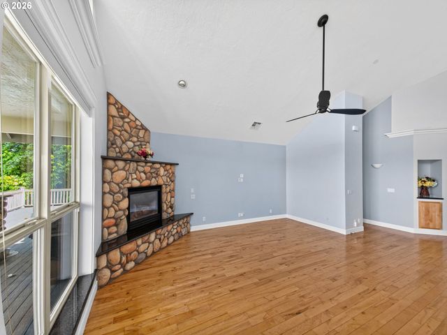 733 QUEENS Ave, Creswell, OR 97426