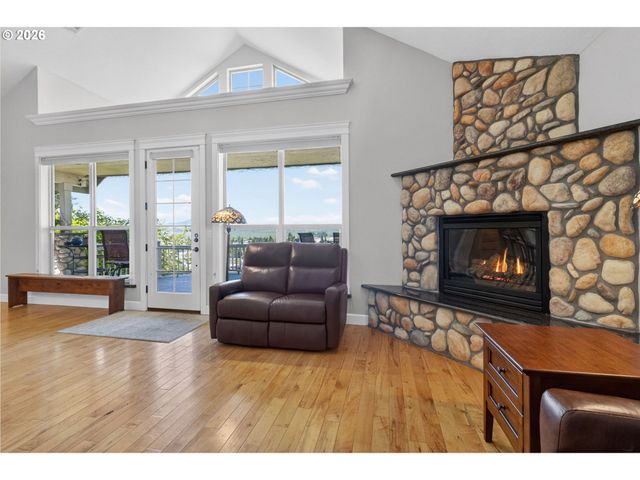 733 QUEENS Ave, Creswell, OR 97426