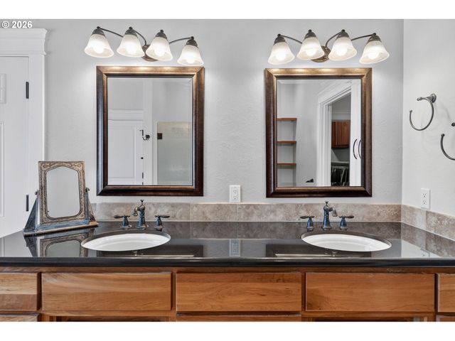 733 QUEENS Ave, Creswell, OR 97426