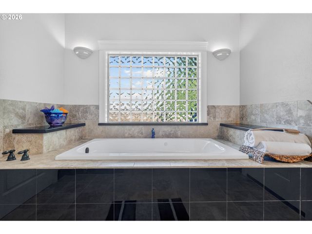733 QUEENS Ave, Creswell, OR 97426