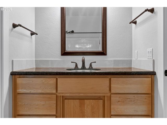 733 QUEENS Ave, Creswell, OR 97426