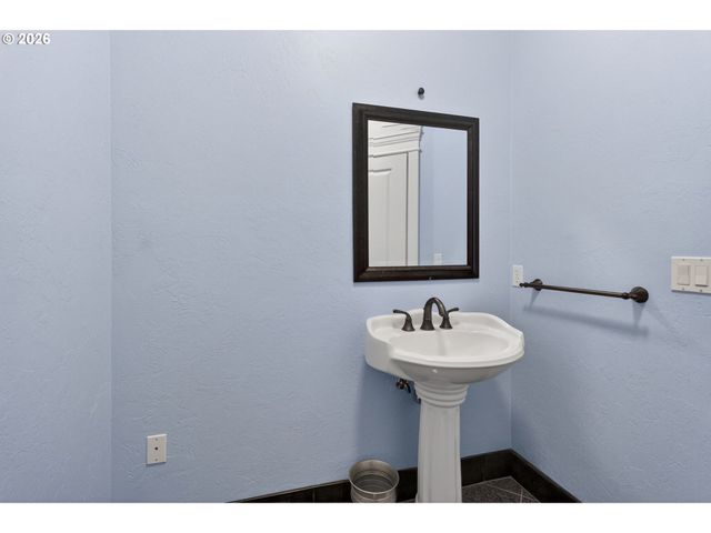733 QUEENS Ave, Creswell, OR 97426