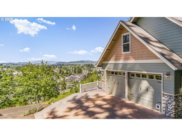 733 QUEENS Ave, Creswell, OR 97426