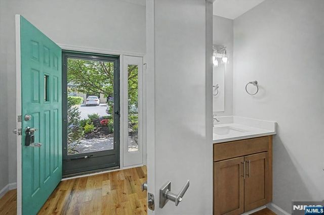 599 Apache Court, Mahwah, NJ 07430