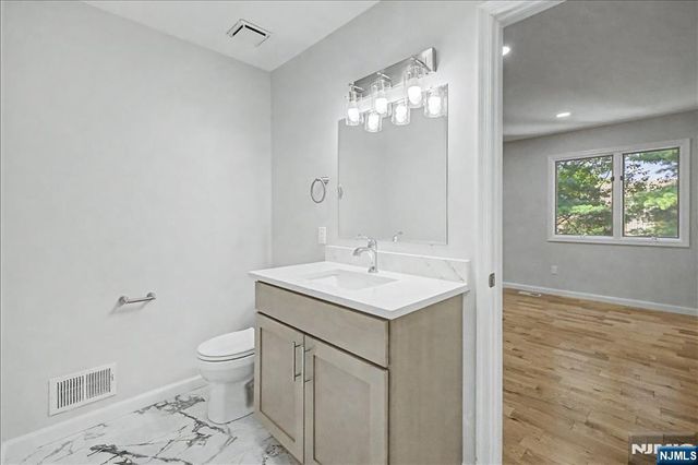 599 Apache Court, Mahwah, NJ 07430
