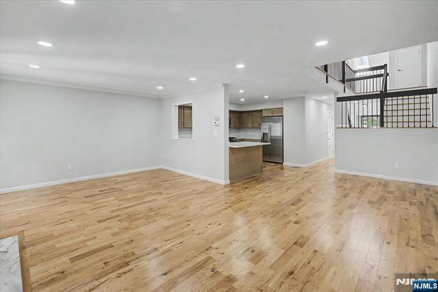 599 Apache Court, Mahwah, NJ 07430