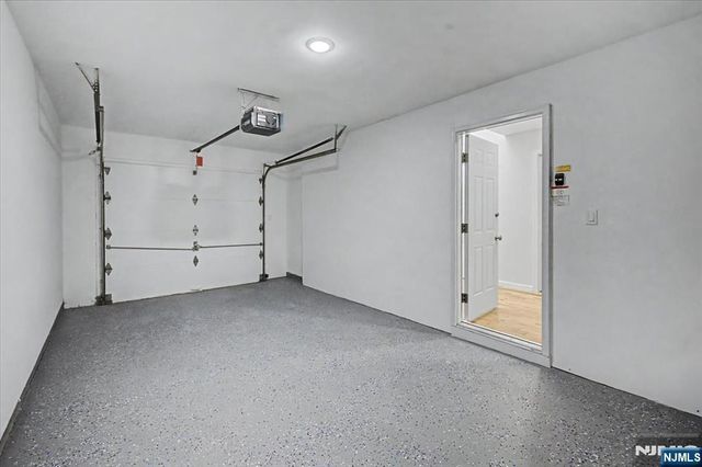 599 Apache Court, Mahwah, NJ 07430