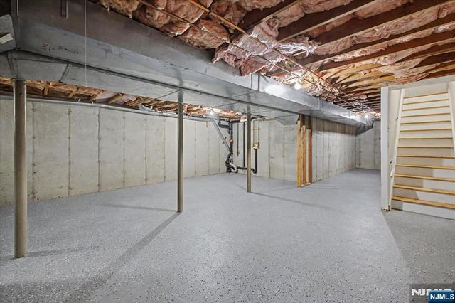 599 Apache Court, Mahwah, NJ 07430