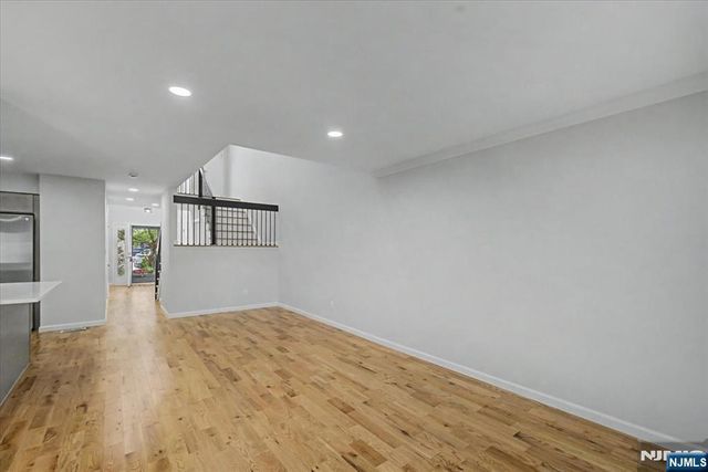 599 Apache Court, Mahwah, NJ 07430