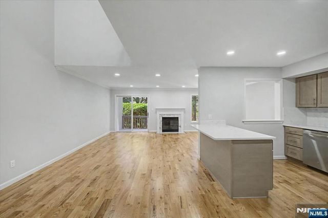 599 Apache Court, Mahwah, NJ 07430