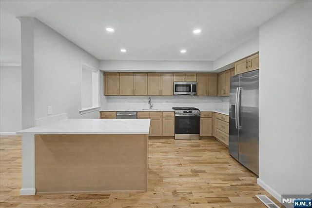 599 Apache Court, Mahwah, NJ 07430