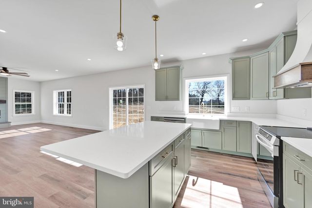 5784 WILD LILAC DR, East Petersburg, PA 17520