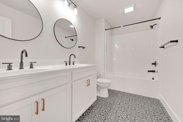 5784 WILD LILAC DR, East Petersburg, PA 17520