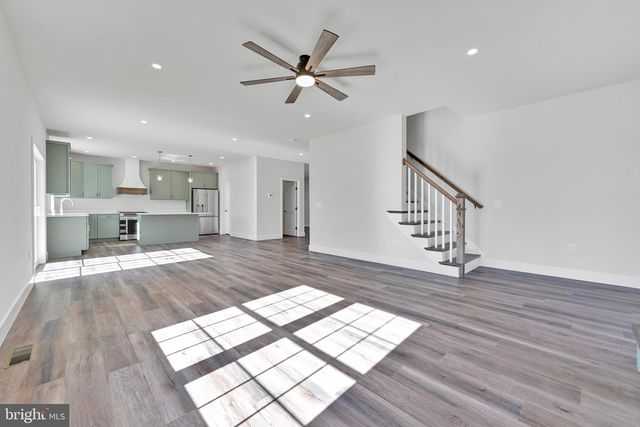 5784 WILD LILAC DR, East Petersburg, PA 17520