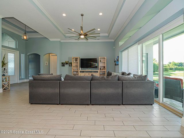 395 Sapphire Way SW, Vero Beach, FL 32968