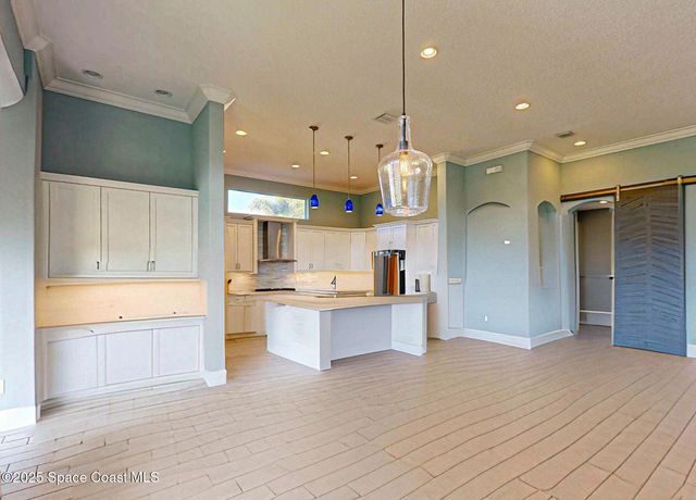 395 Sapphire Way SW, Vero Beach, FL 32968