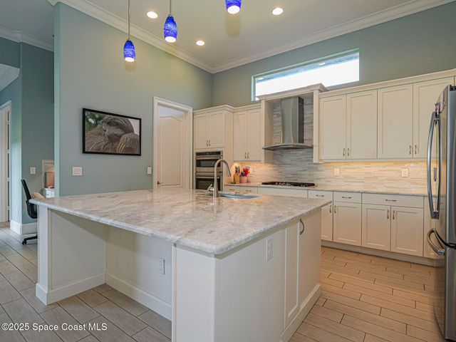 395 Sapphire Way SW, Vero Beach, FL 32968