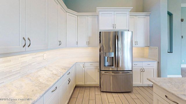 395 Sapphire Way SW, Vero Beach, FL 32968