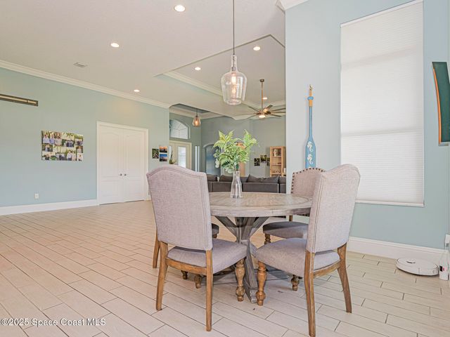 395 Sapphire Way SW, Vero Beach, FL 32968