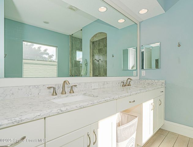 395 Sapphire Way SW, Vero Beach, FL 32968