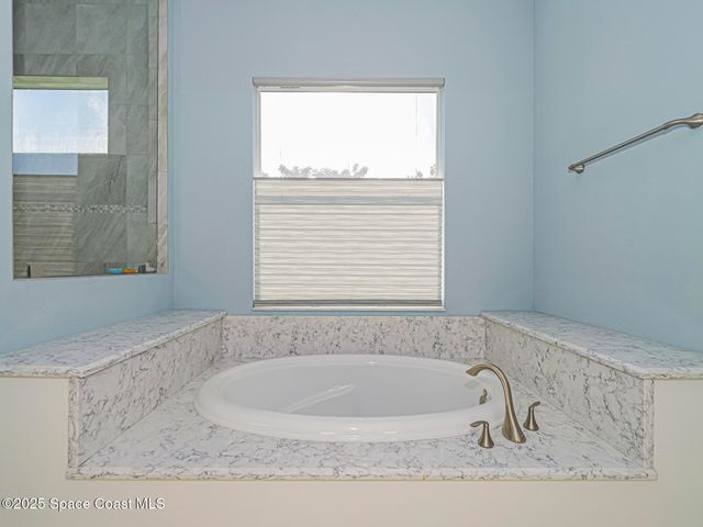 395 Sapphire Way SW, Vero Beach, FL 32968