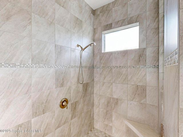 395 Sapphire Way SW, Vero Beach, FL 32968