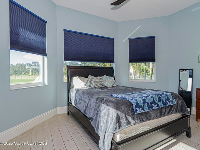 395 Sapphire Way SW, Vero Beach, FL 32968